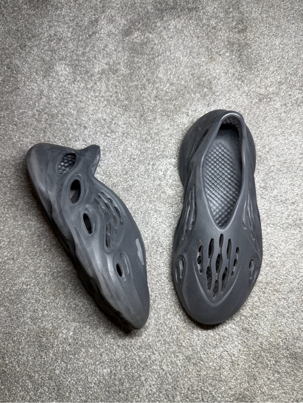 Adidas yeezy foam runner onyx size 7